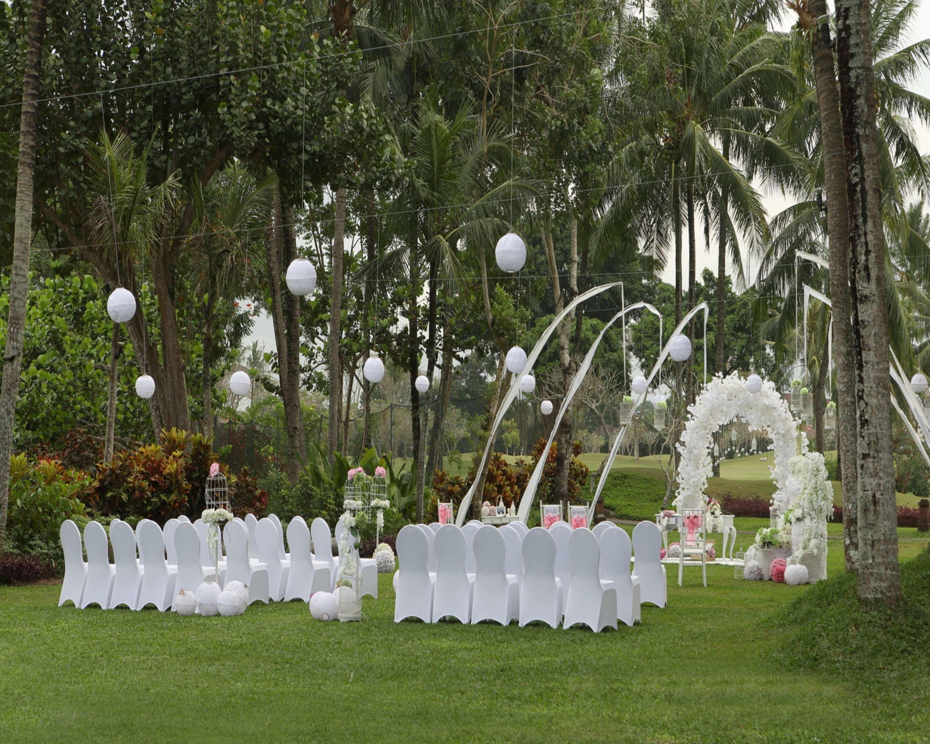 Hyatt Regency Yogyakarta Hotel Sleman  Exterior photo The garden of the hotel