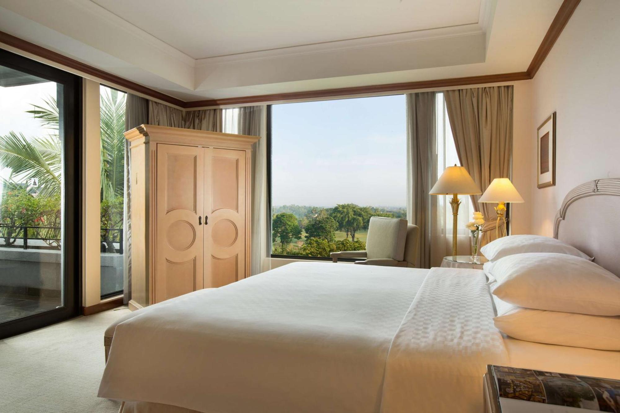 Hyatt Regency Yogyakarta Hotel Sleman  Exterior photo A bedroom at the Shangri-La Hotel, Kuala Lumpur