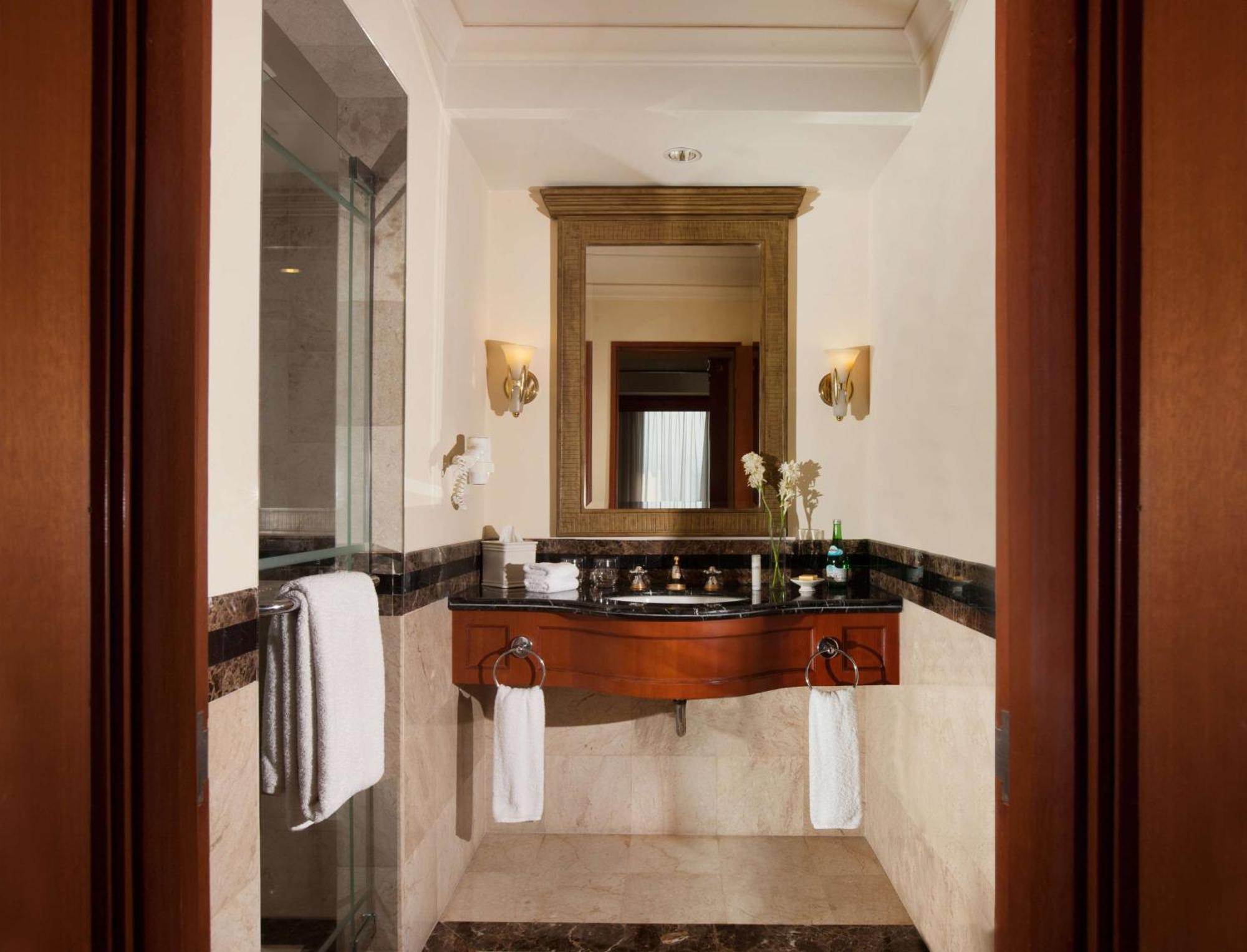 Hyatt Regency Yogyakarta Hotel Sleman  Exterior photo Bathroom