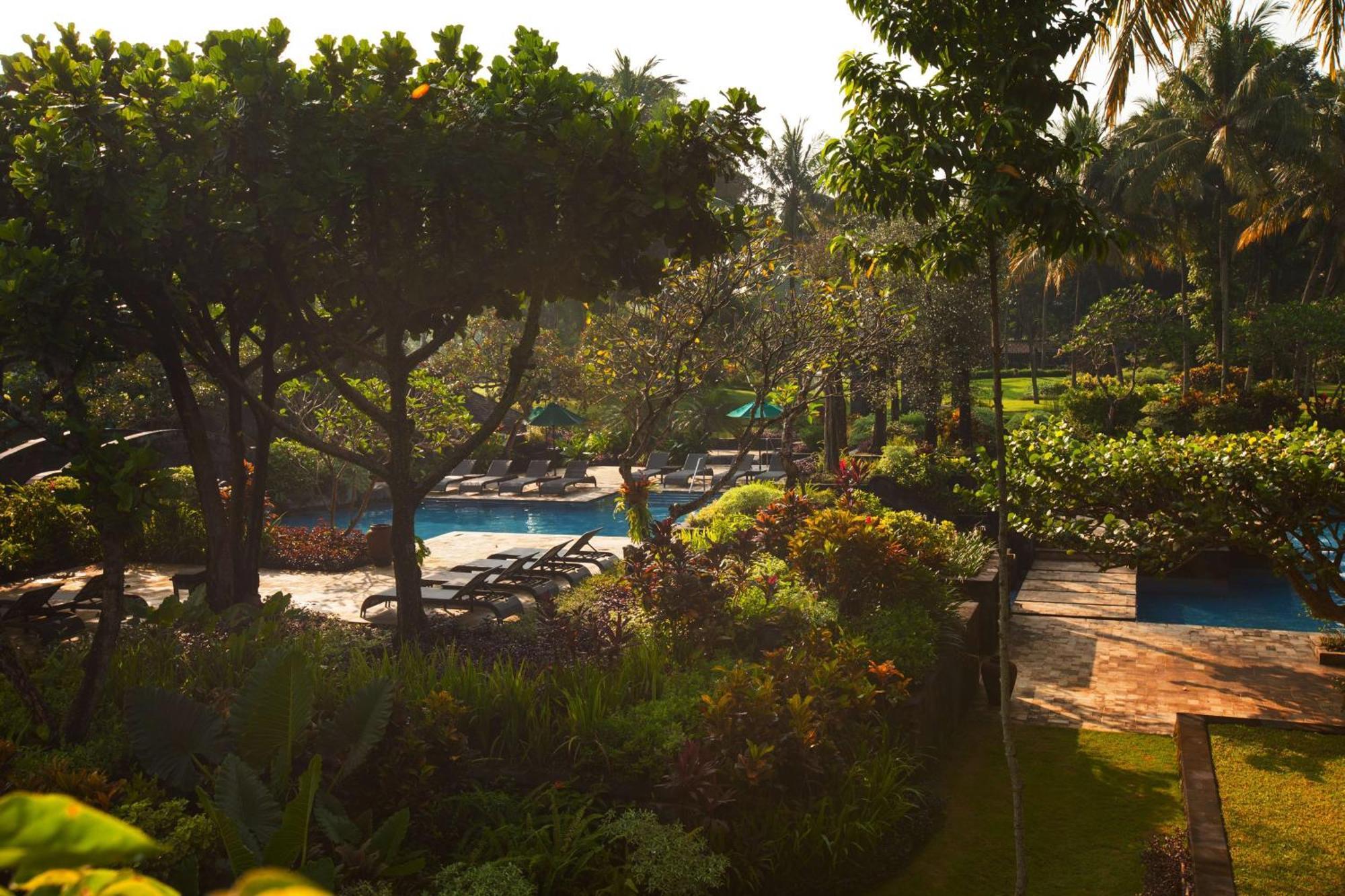 Hyatt Regency Yogyakarta Hotel Sleman  Exterior photo The pool at the Taj Bengal