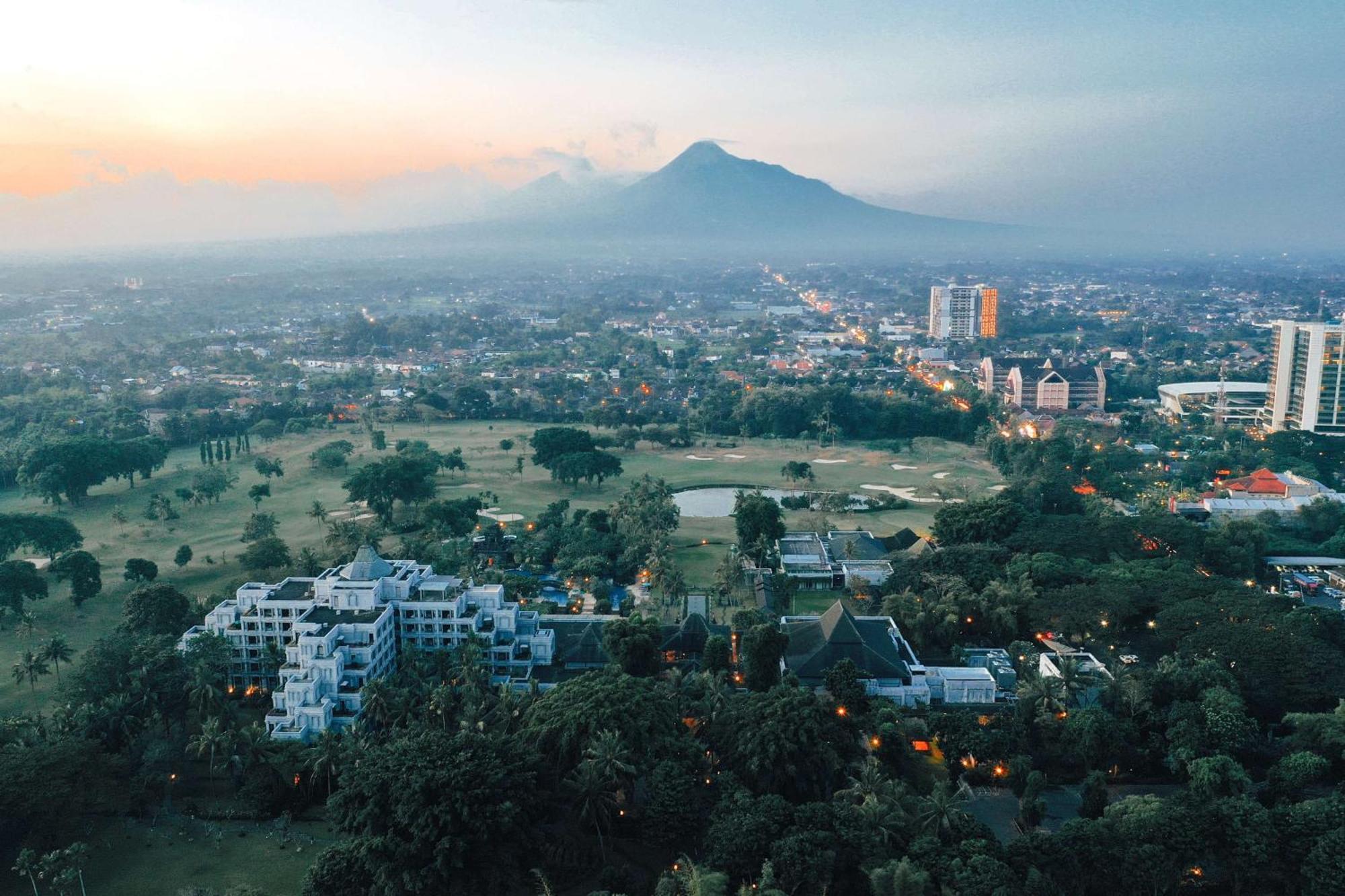 Hyatt Regency Yogyakarta Hotel Sleman  Exterior photo View of the city of San José, with San Cristóbal volcano in the background.
