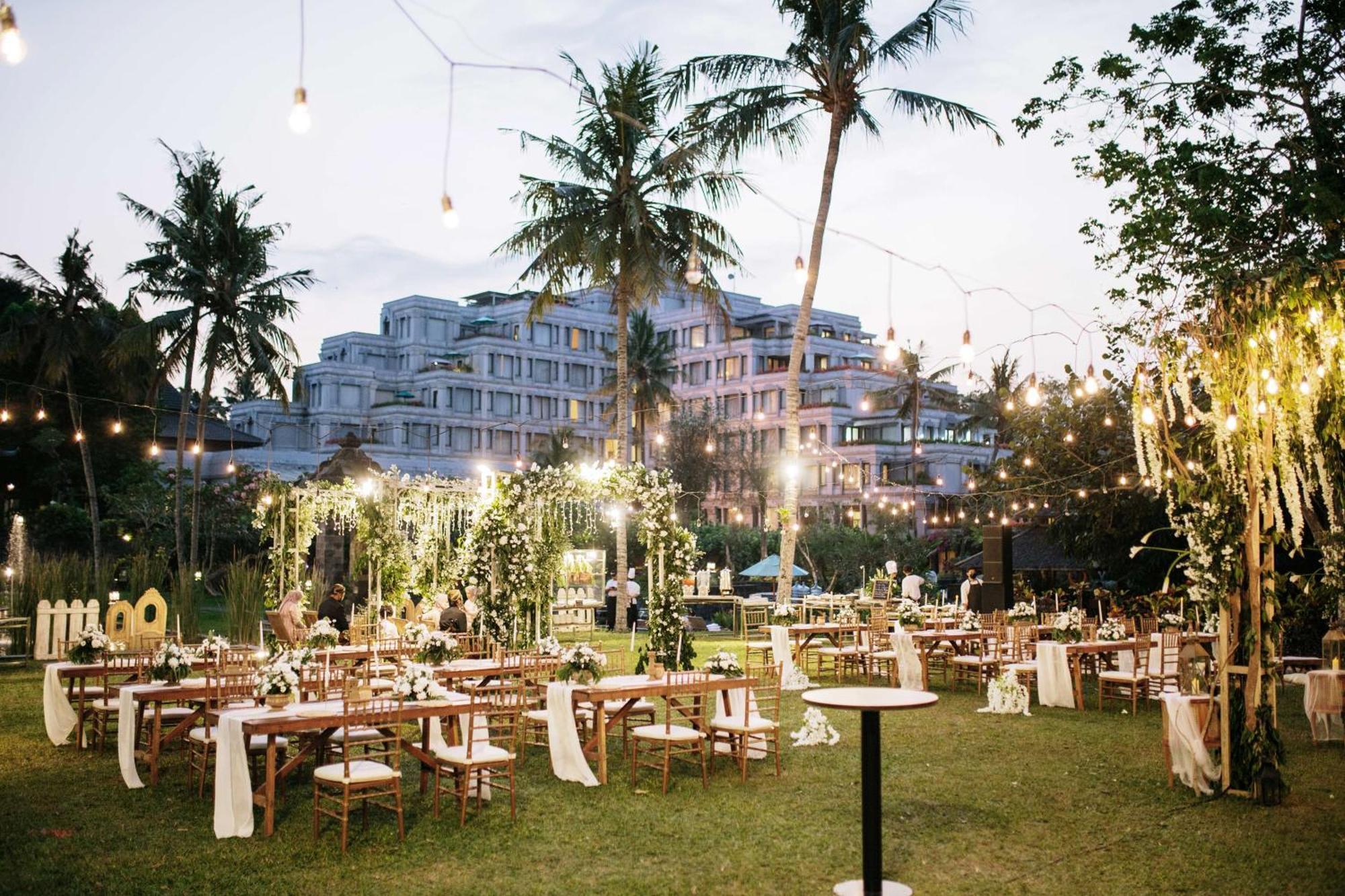 Hyatt Regency Yogyakarta Hotel Sleman  Exterior photo The Royal Garden