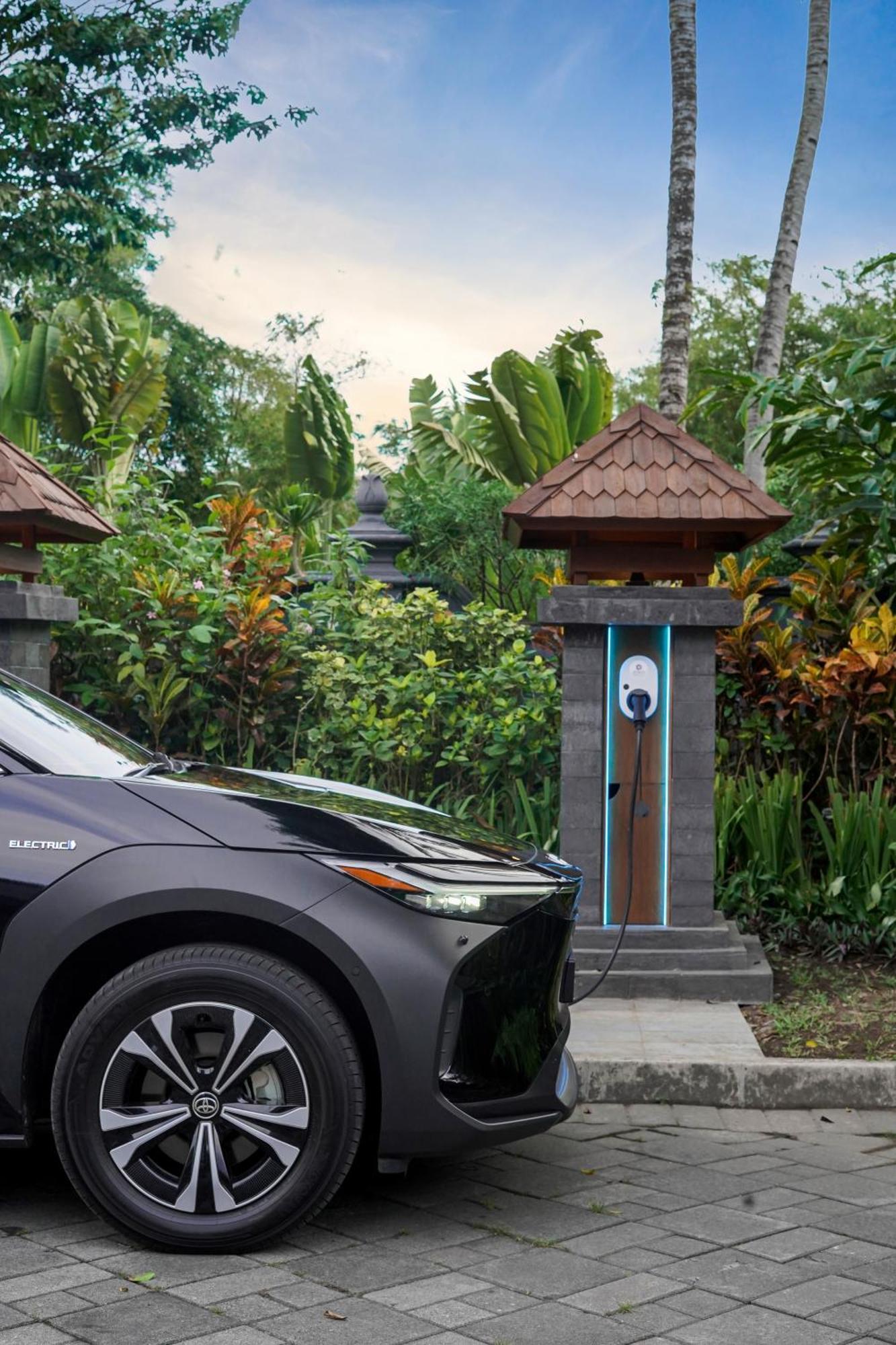 Hyatt Regency Yogyakarta Hotel Sleman  Exterior photo Residential EV charging station