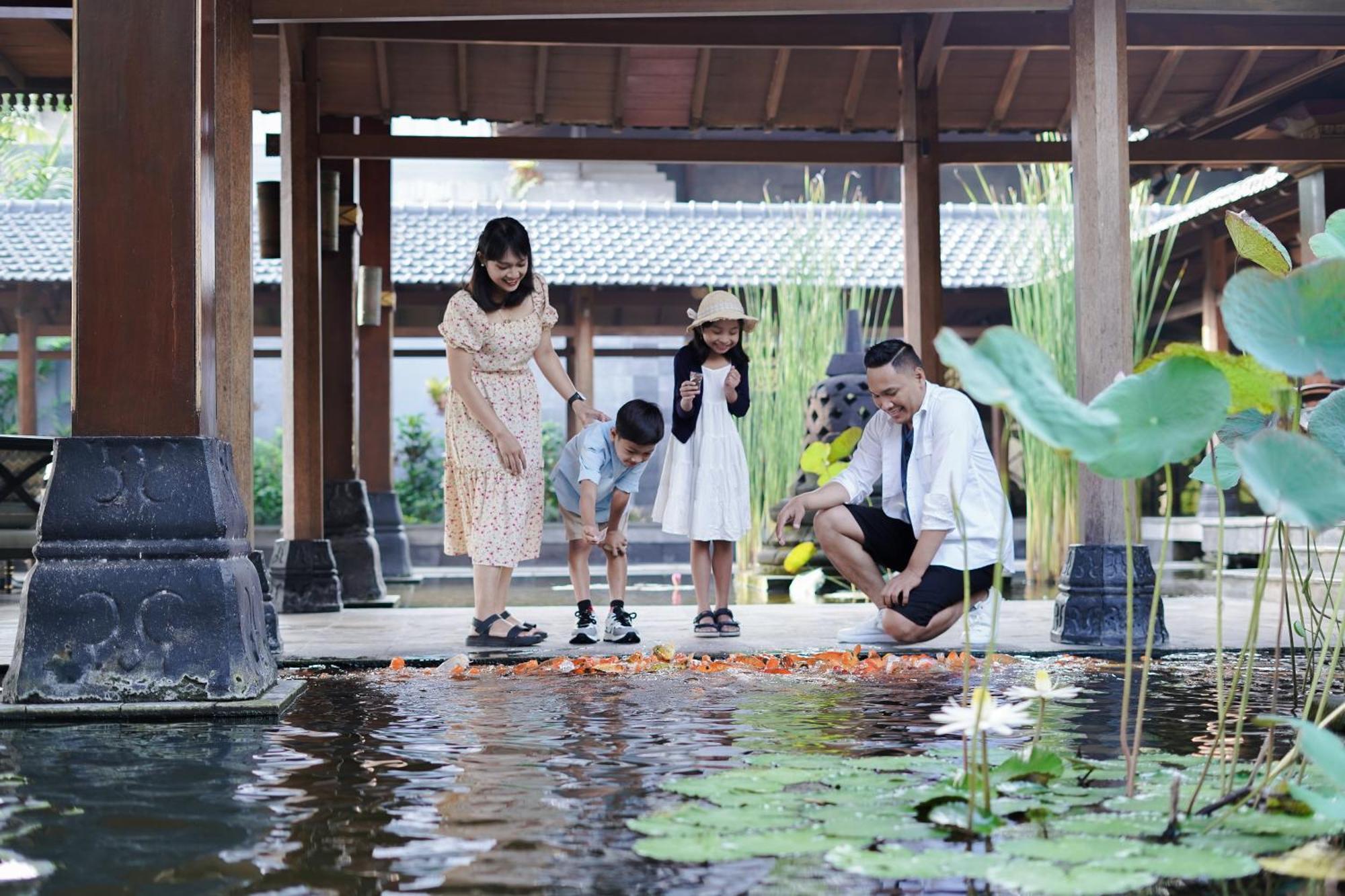 Hyatt Regency Yogyakarta Hotel Sleman  Exterior photo Family at the Lotus Pond